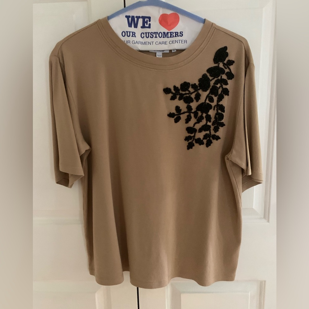 CHICOS TEE…..NWOT